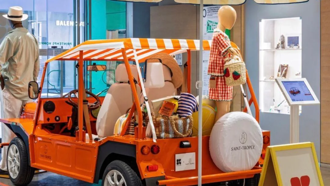 Habillage de vitrine : vitrophanie, textile imprimé ou grand format, que choisir ?