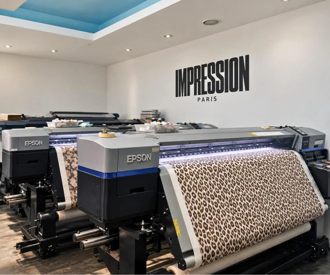 Impression sur papier transfert pour sublimation textile dans notre atelier
